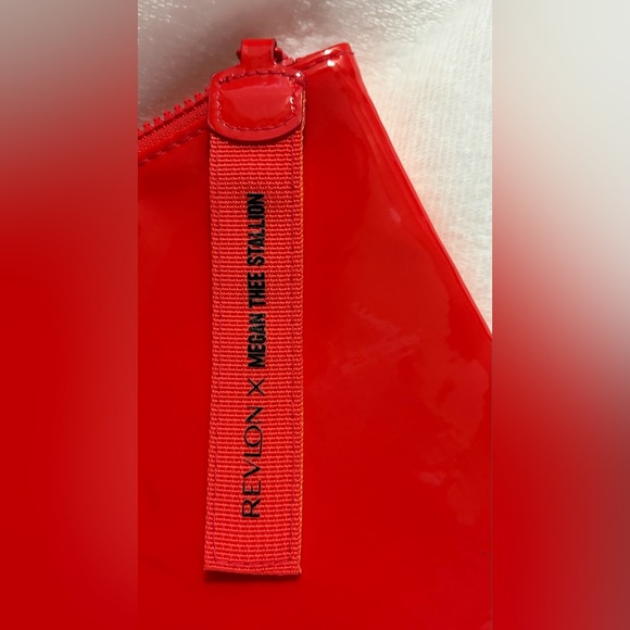 Orange and red REVLON x MEGAN THREE STALLION COLAB Cosmetic bag with goodies - Picture 11 of 14